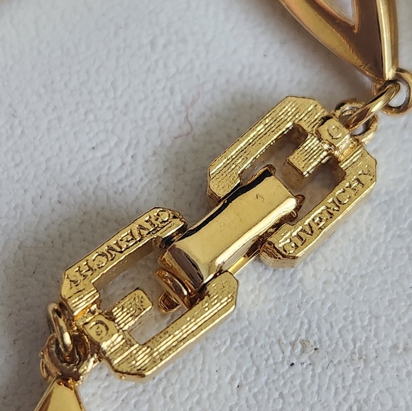 💰 SOLD 💰 GIVENCHY G Logo Long Gold Plated Necklace - Picture 4 of 4